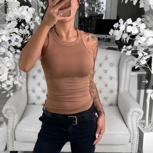 BRAND: LOUIE
Casual Tank Top